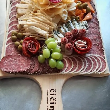 Cicina Penzion, Restaurace, Vinny Sklep 3*