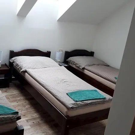 Cicina Penzion, Restaurace, Vinny Sklep Guest house 3*