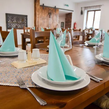 Cicina Penzion, Restaurace, Vinny Sklep