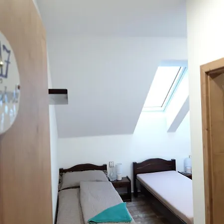 Guest house Cicina Penzion, Restaurace, Vinny Sklep 3*