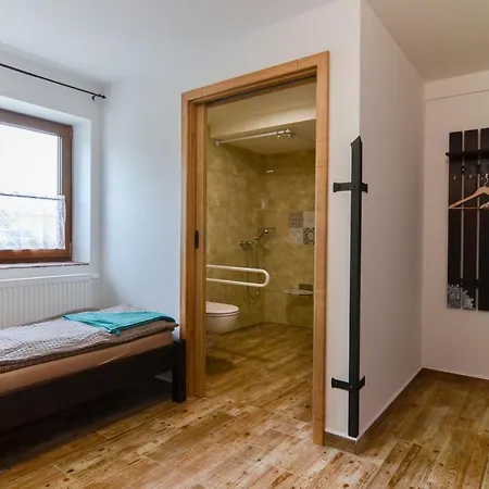 Guest house Cicina Penzion, Restaurace, Vinny Sklep 3*