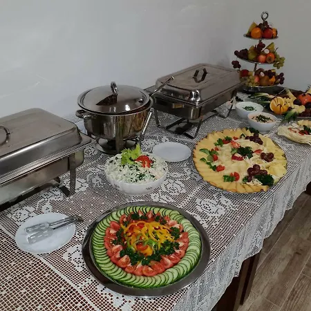 Guest house Cicina Penzion, Restaurace, Vinny Sklep